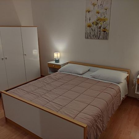 Apartment Landeka Primošten Esterno foto