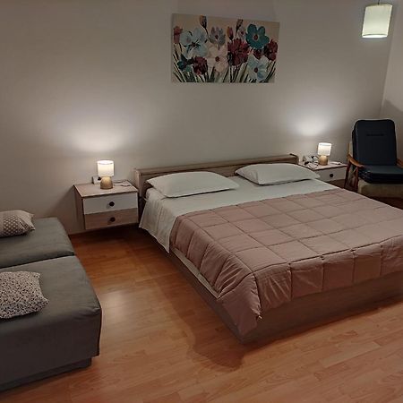 Apartment Landeka Primošten Esterno foto